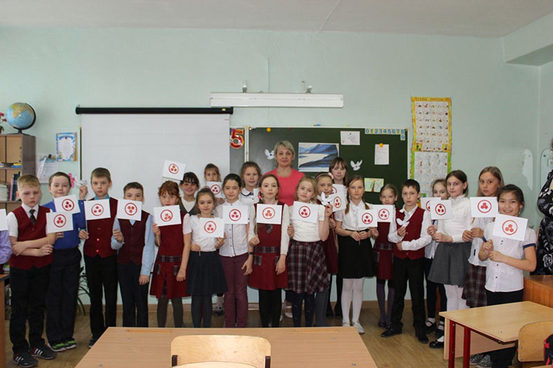 В школе № 42 г. Иркутска в 3-4-х классах учителями начальных классов были проведены классные часы , посвященные дню Культуры 