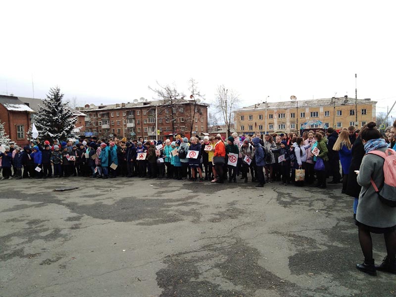 Участники районной акции среди школ города в честь Международного праздника «День Культуры под Знаменем Мира» 