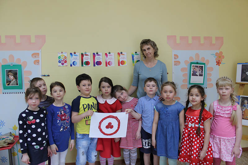 В Детском саду № 213 ОАО «РЖД» воспитателями были проведены занятия с детьми, посвященные сохранению Культуры и Знамени Мира