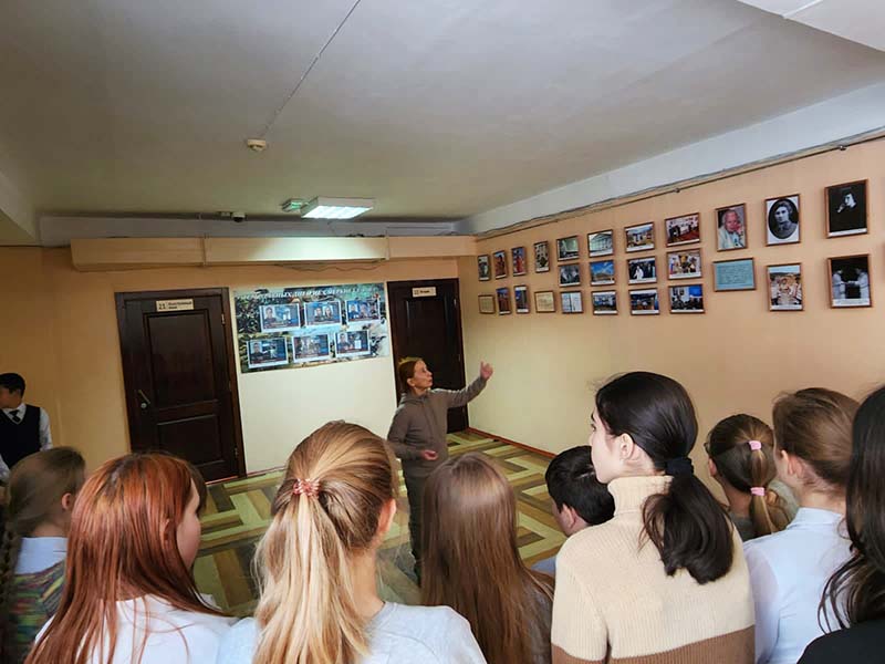 28 ноября 2022 года в Гимназии № 44 г. Иркутска состоялось открытие фотовыставки «Герой Духа»