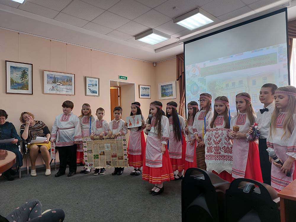 Представители творческого коллектива 1а класса рассказывают о народе вепсы (классный руководитель - Лариса Борисовна Закутаева)
